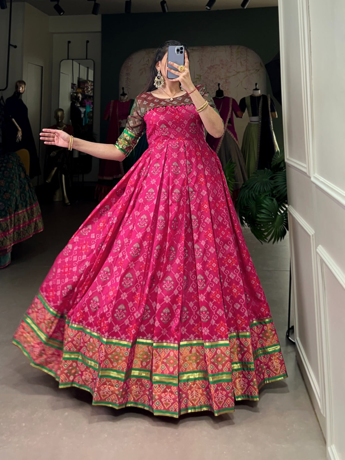 🌷Kanjivaram Gown🌷 Patola prints for the modern muse. 🪸