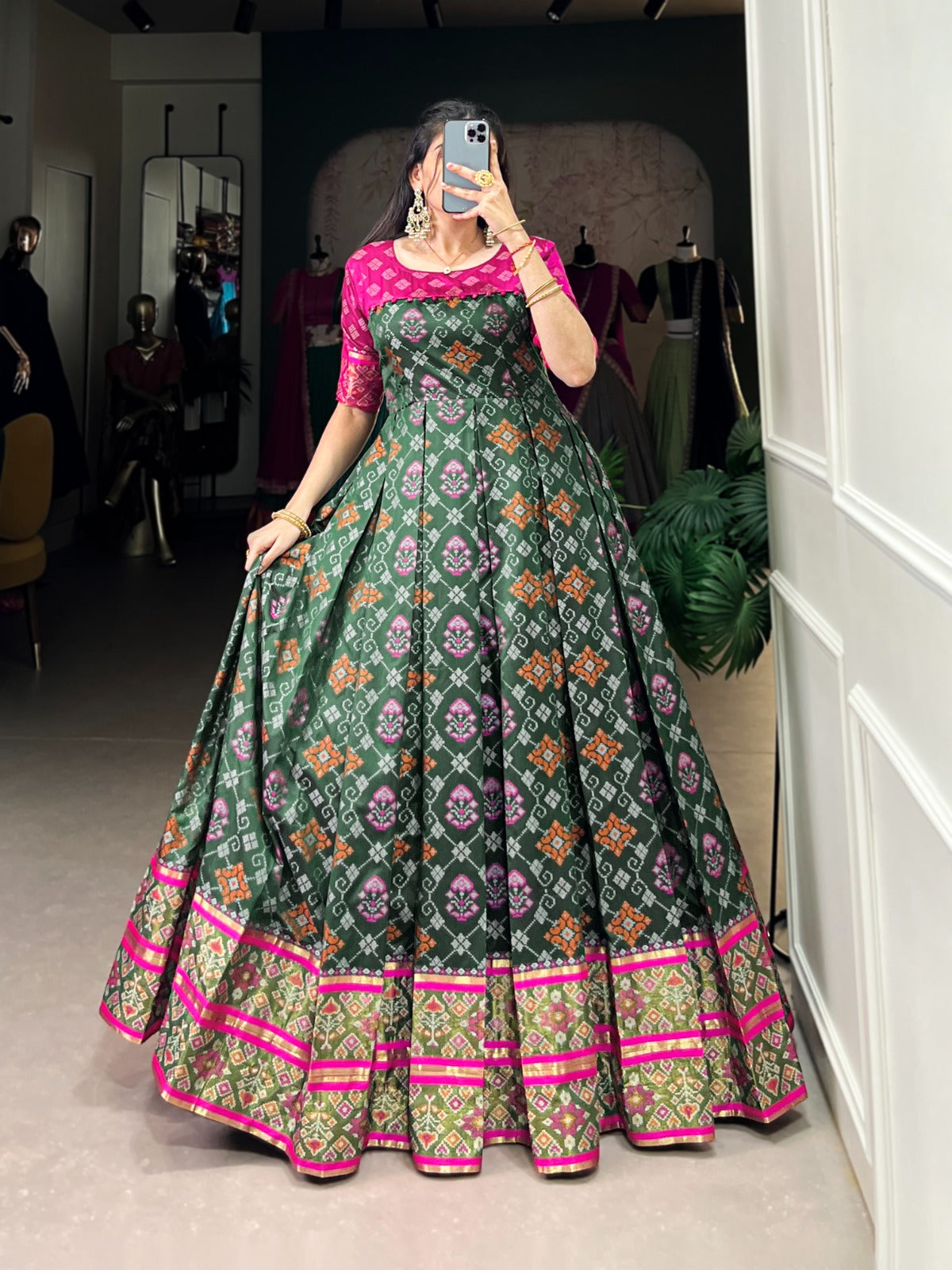 🌷Kanjivaram Gown🌷 Patola prints for the modern muse. 🪸