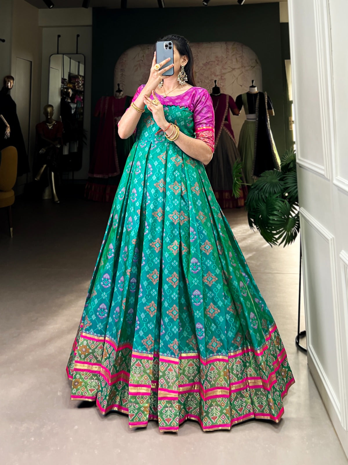 🌷Kanjivaram Gown🌷 Patola prints for the modern muse. 🪸