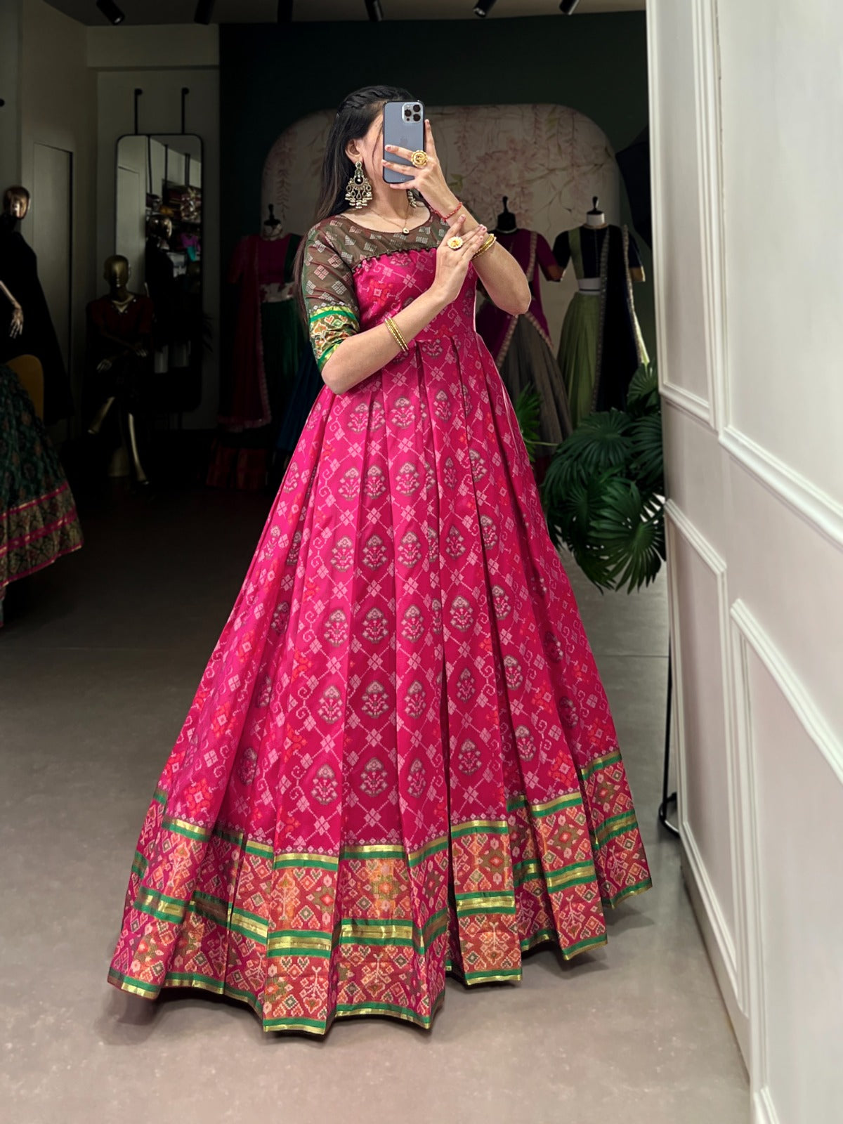 🌷Kanjivaram Gown🌷 Patola prints for the modern muse. 🪸