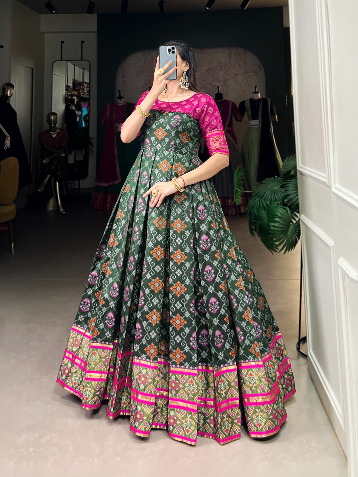 🌷Kanjivaram Gown🌷 Patola prints for the modern muse. 🪸