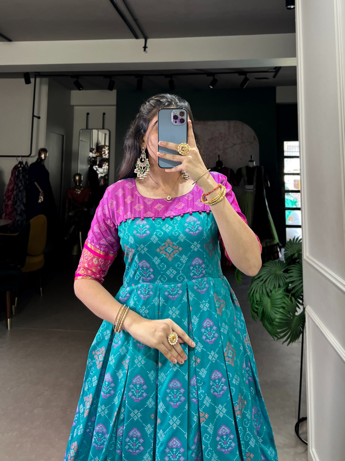 🌷Kanjivaram Gown🌷 Patola prints for the modern muse. 🪸