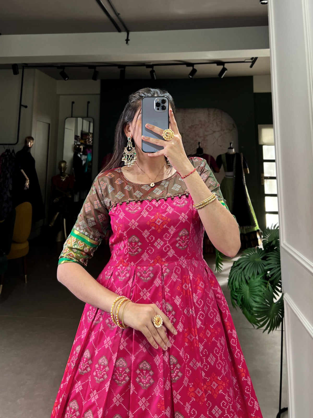 🌷Kanjivaram Gown🌷 Patola prints for the modern muse. 🪸
