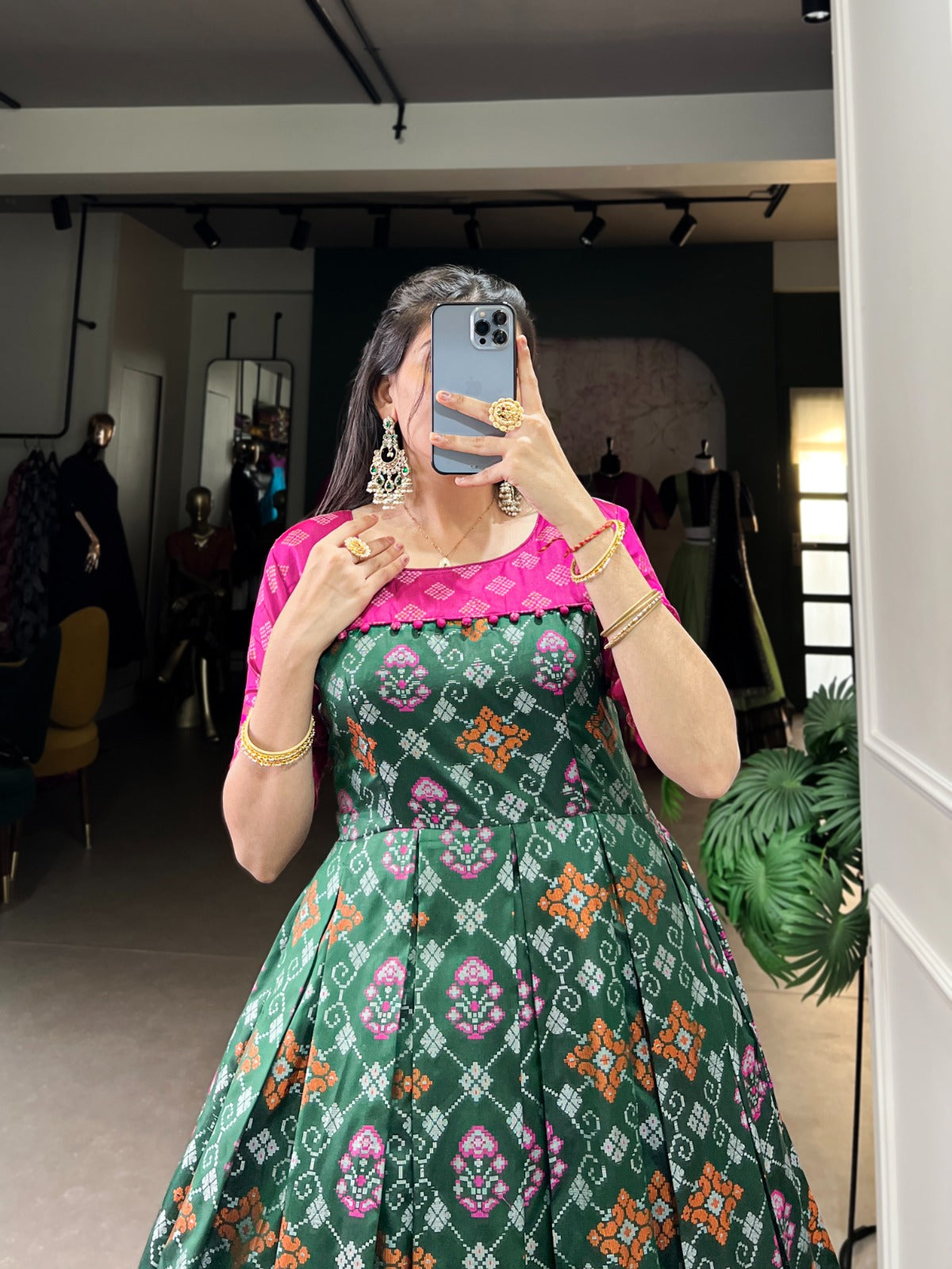 🌷Kanjivaram Gown🌷 Patola prints for the modern muse. 🪸