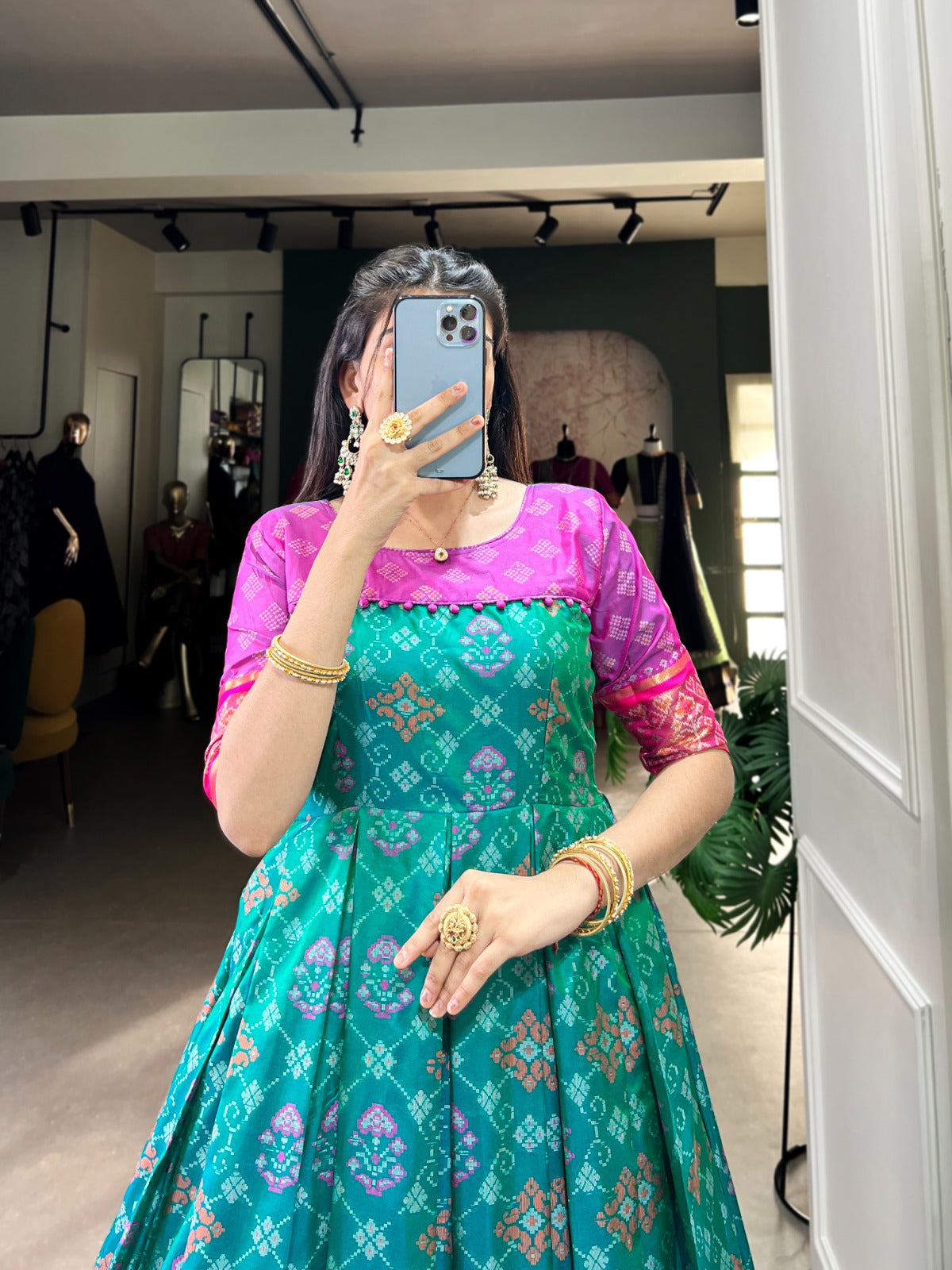 🌷Kanjivaram Gown🌷 Patola prints for the modern muse. 🪸
