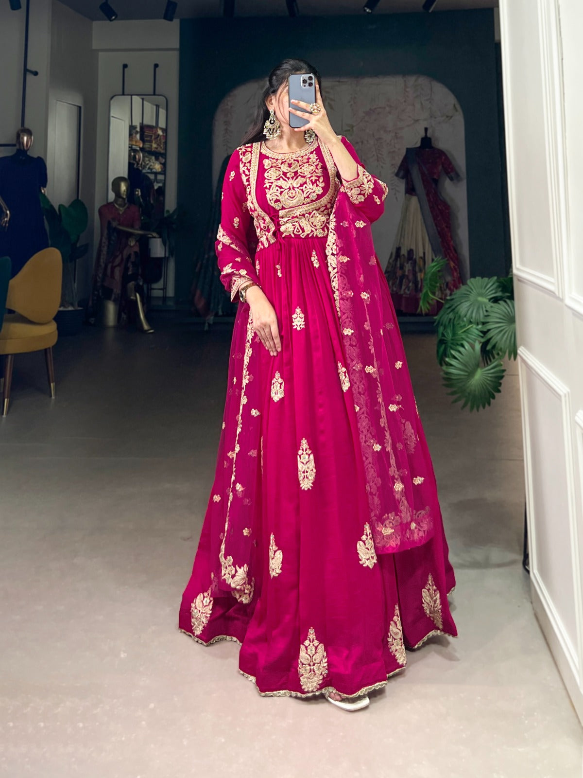 🌷Ready To Wear Gown🌷 Silken elegance, embroidered to perfection 🌺