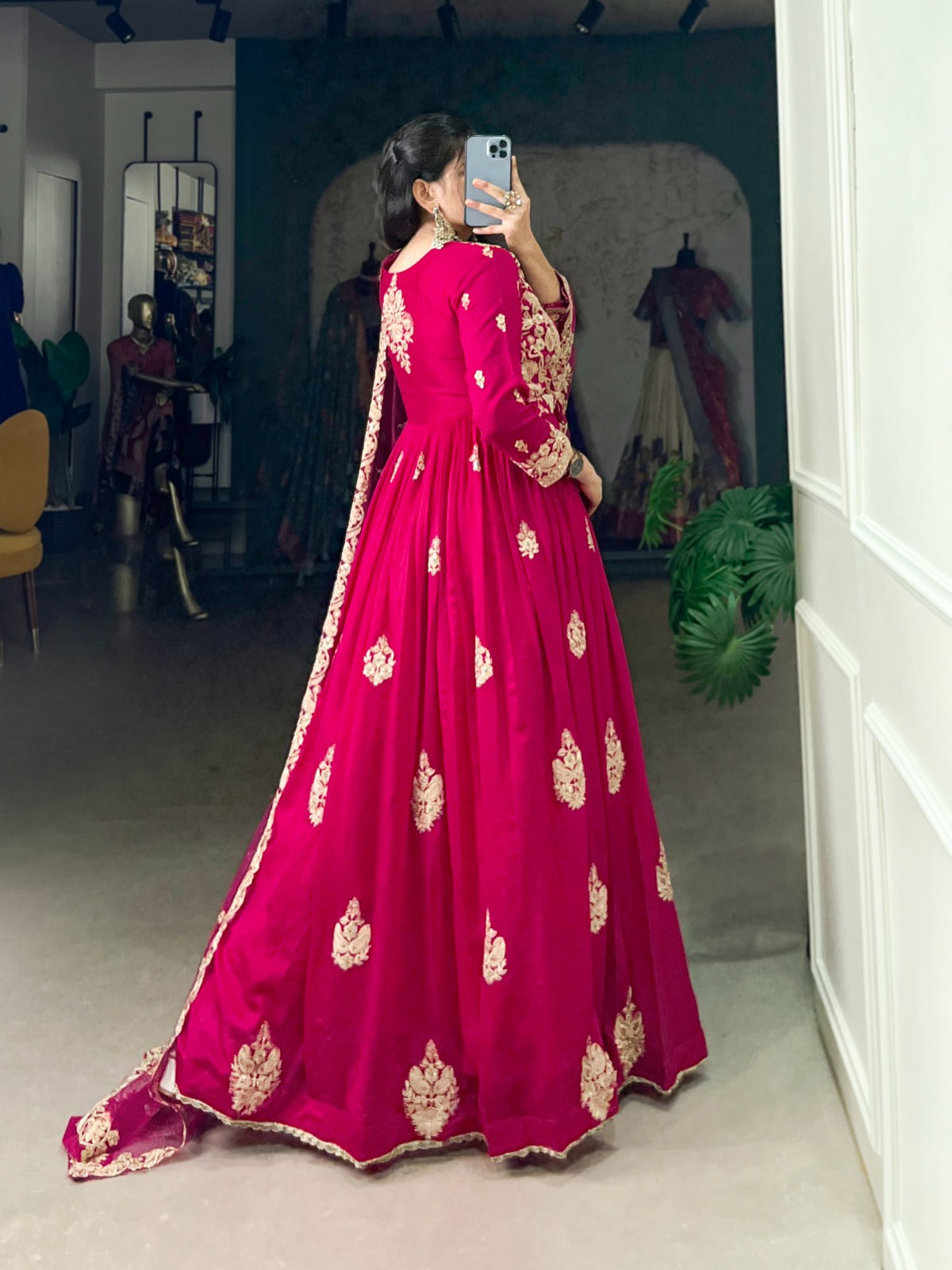 🌷Ready To Wear Gown🌷 Silken elegance, embroidered to perfection 🌺