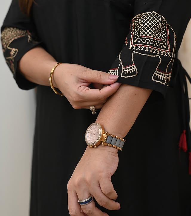 .Upgrade your office wear wardrobe with this classy kurti embroidery work detailing (WACD07)