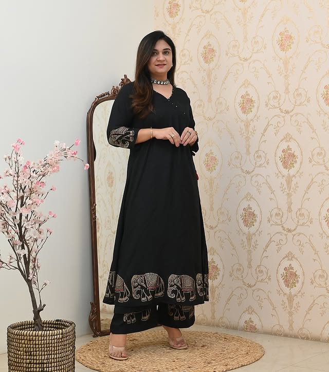 .Upgrade your office wear wardrobe with this classy kurti embroidery work detailing (WACD07)