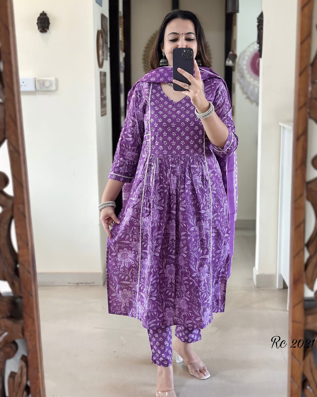 This A-line pant set is perfect for the summer season with its vibrant floral print and confident pocket one side.(WARED29)