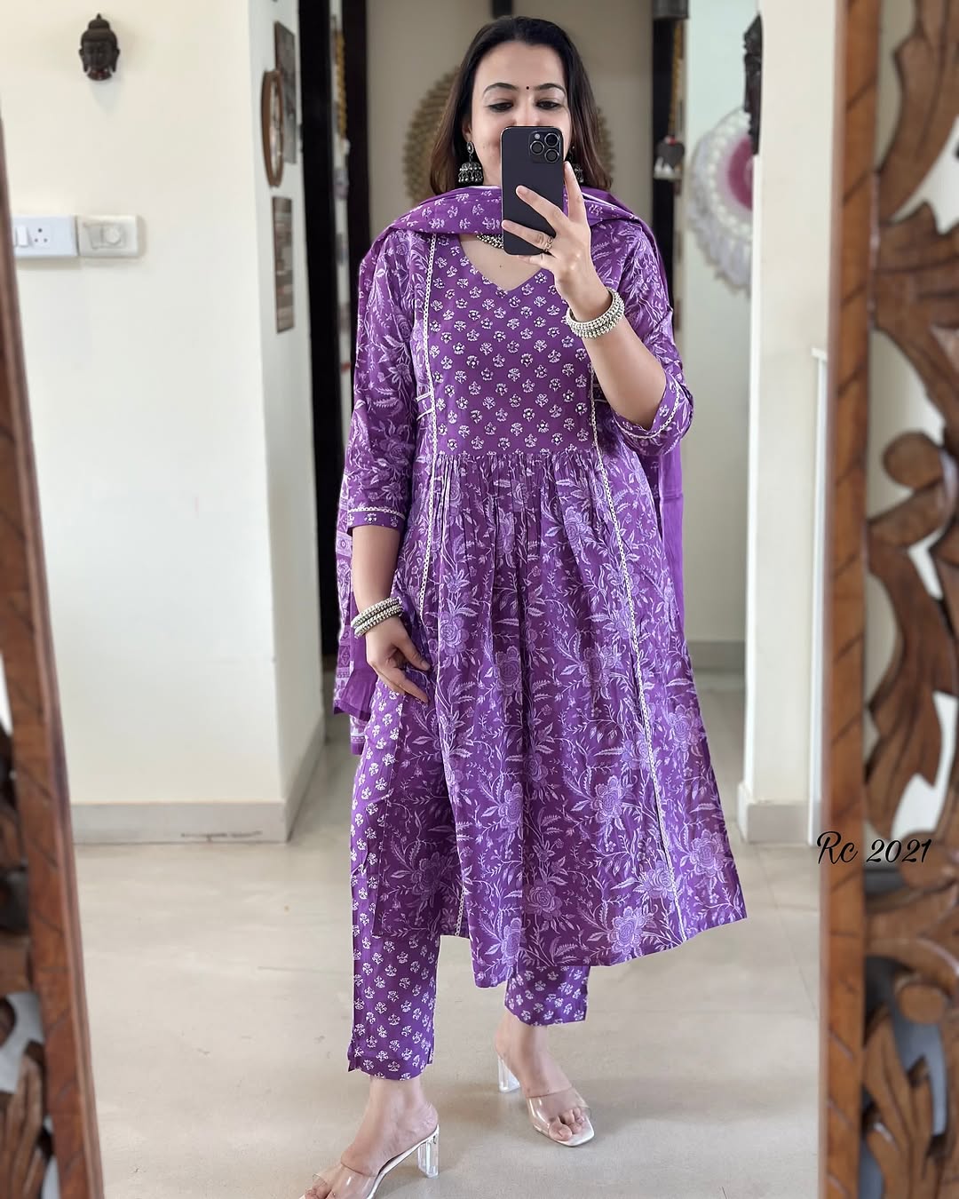 This A-line pant set is perfect for the summer season with its vibrant floral print and confident pocket one side.(WARED29)