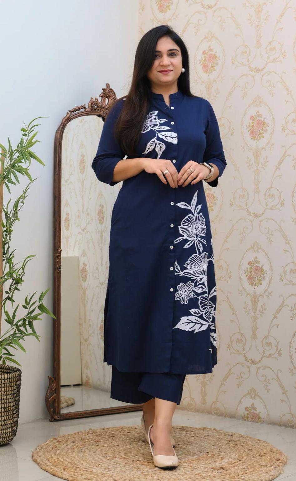 .Look straight out of a dreamy movie set as you turn around and walk in this elegant flaired suit ! The perfect of traditional wear (WACD29)