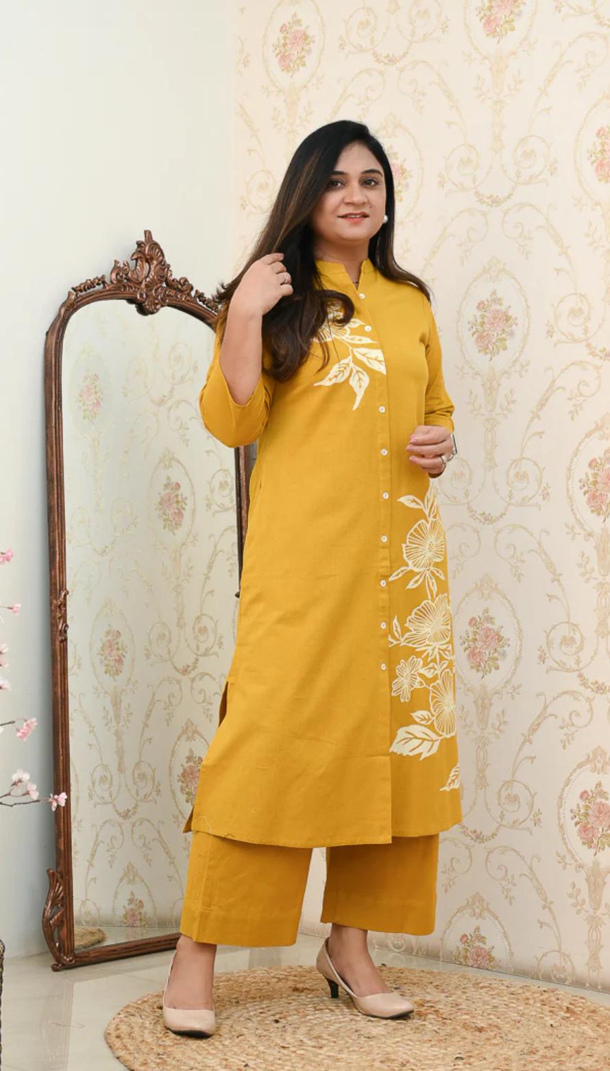 .Look straight out of a dreamy movie set as you turn around and walk in this elegant flaired suit ! The perfect of traditional wear (WACD29)