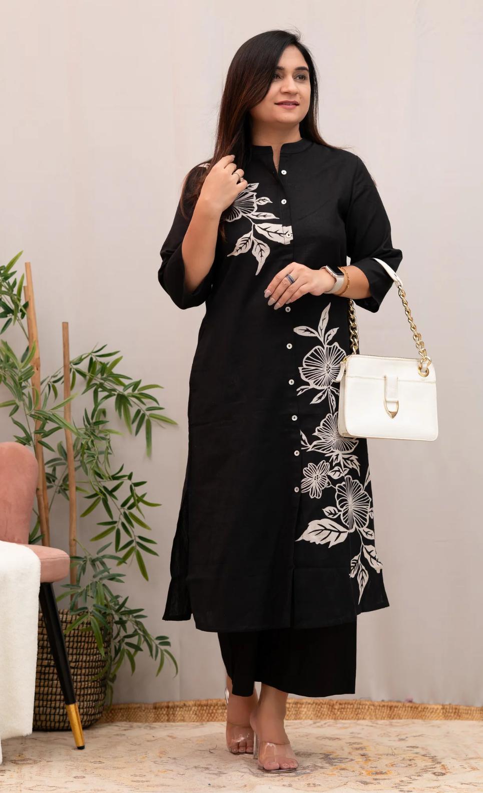 .Look straight out of a dreamy movie set as you turn around and walk in this elegant flaired suit ! The perfect of traditional wear (WACD29)