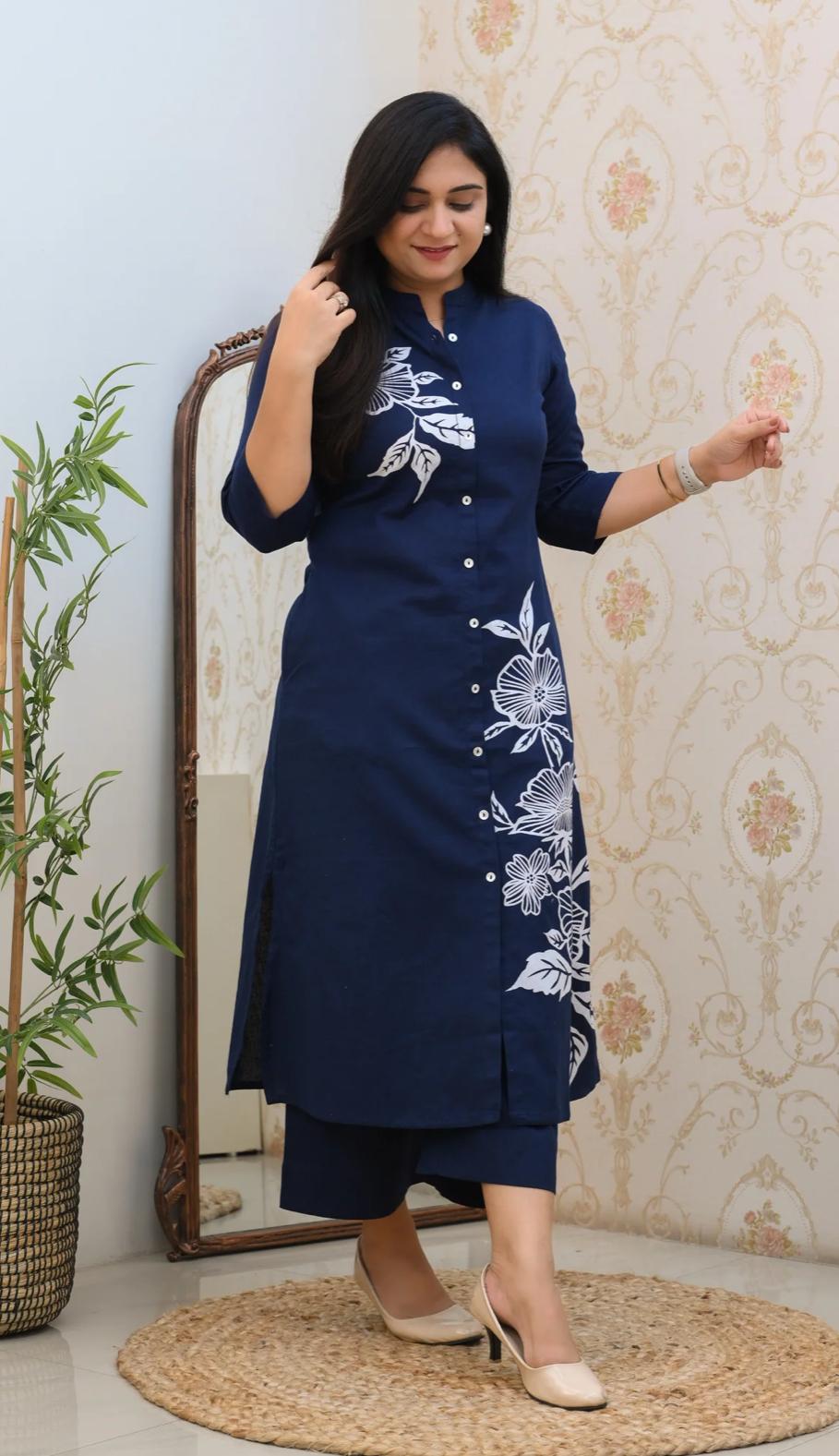 .Look straight out of a dreamy movie set as you turn around and walk in this elegant flaired suit ! The perfect of traditional wear (WACD29)