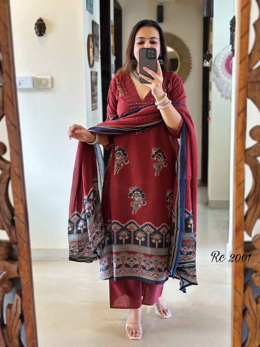 HEVAY DIMOND COTTON FABRIC NECK EMBROIDERY WORK AND PLITES ON YOKE๐๐๐(WARED23)
