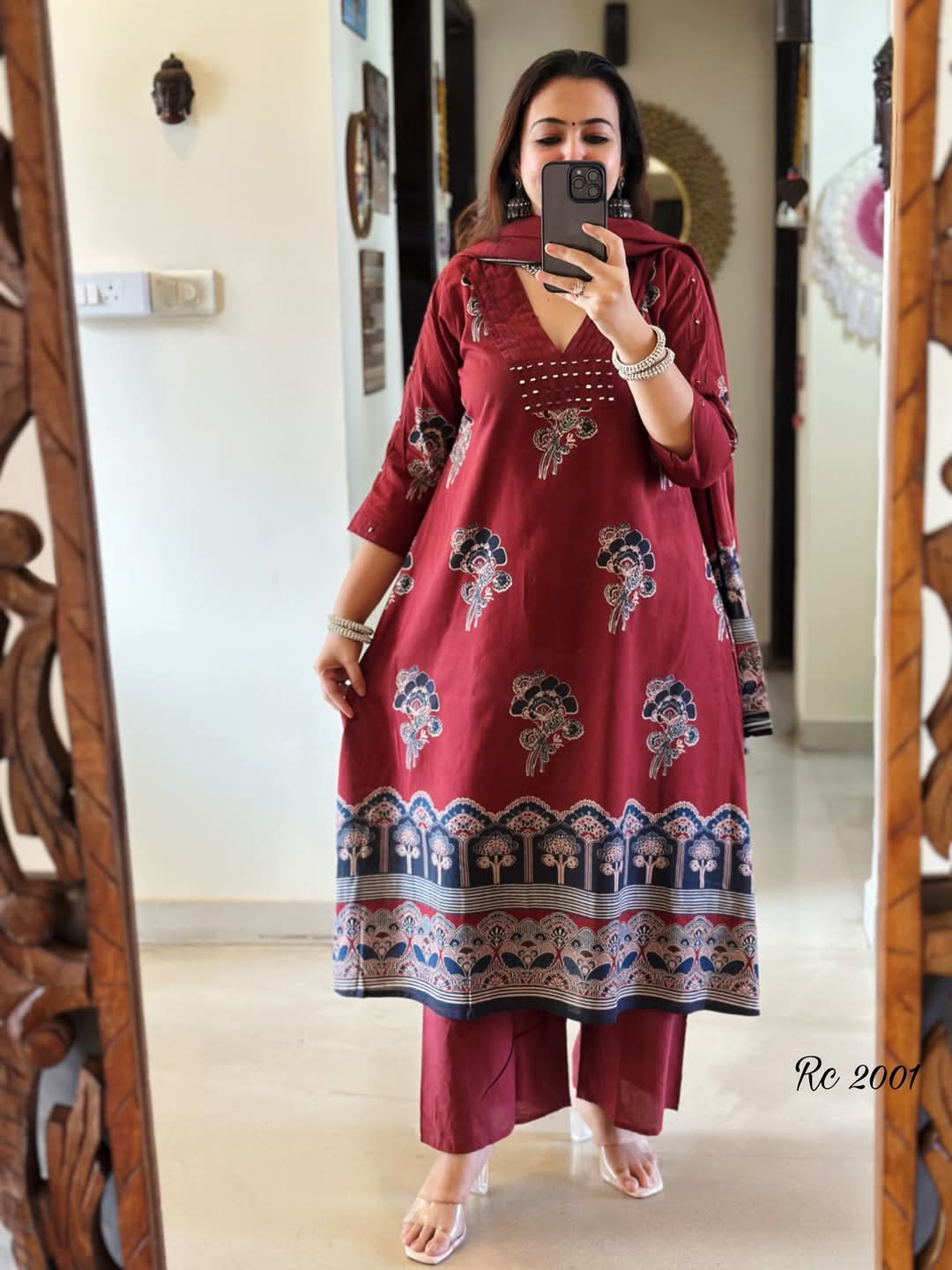 HEVAY DIMOND COTTON FABRIC NECK EMBROIDERY WORK AND PLITES ON YOKE๐๐๐(WARED23)