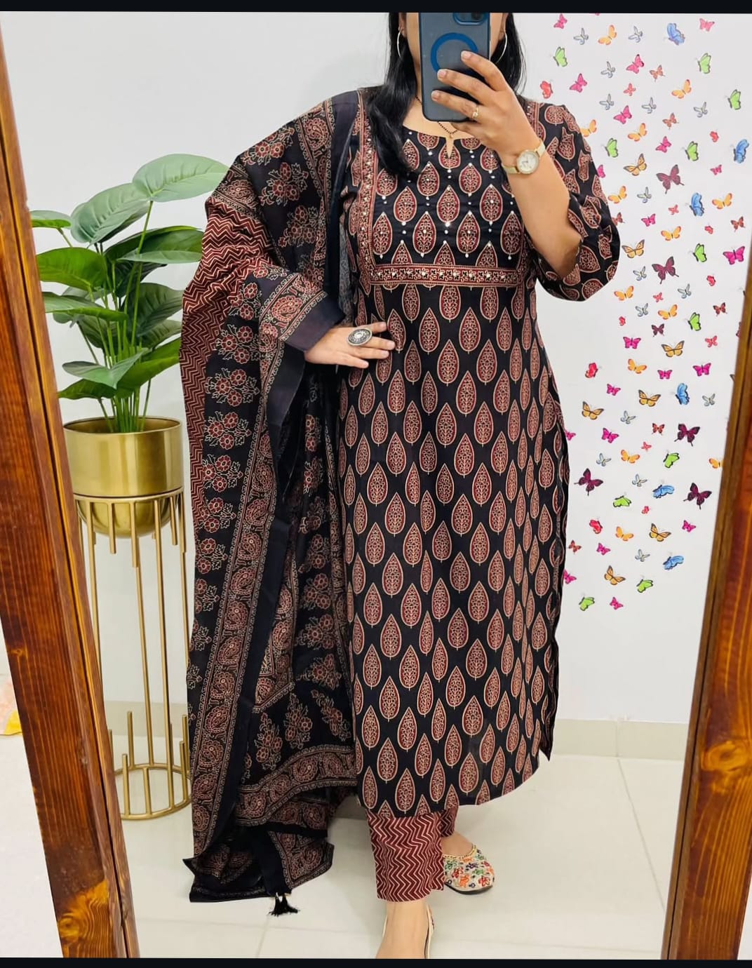Premium fine cotton with handcrafted work on yoke paired with fine cotton dupatta with pant*....(WARED378)