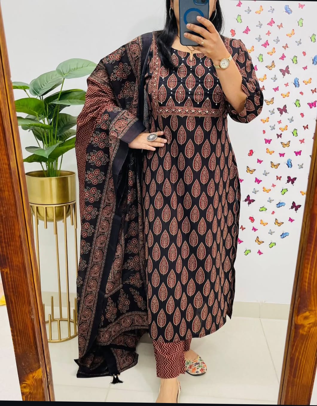Premium fine cotton with handcrafted work on yoke paired with fine cotton dupatta with pant*....(WARED378)