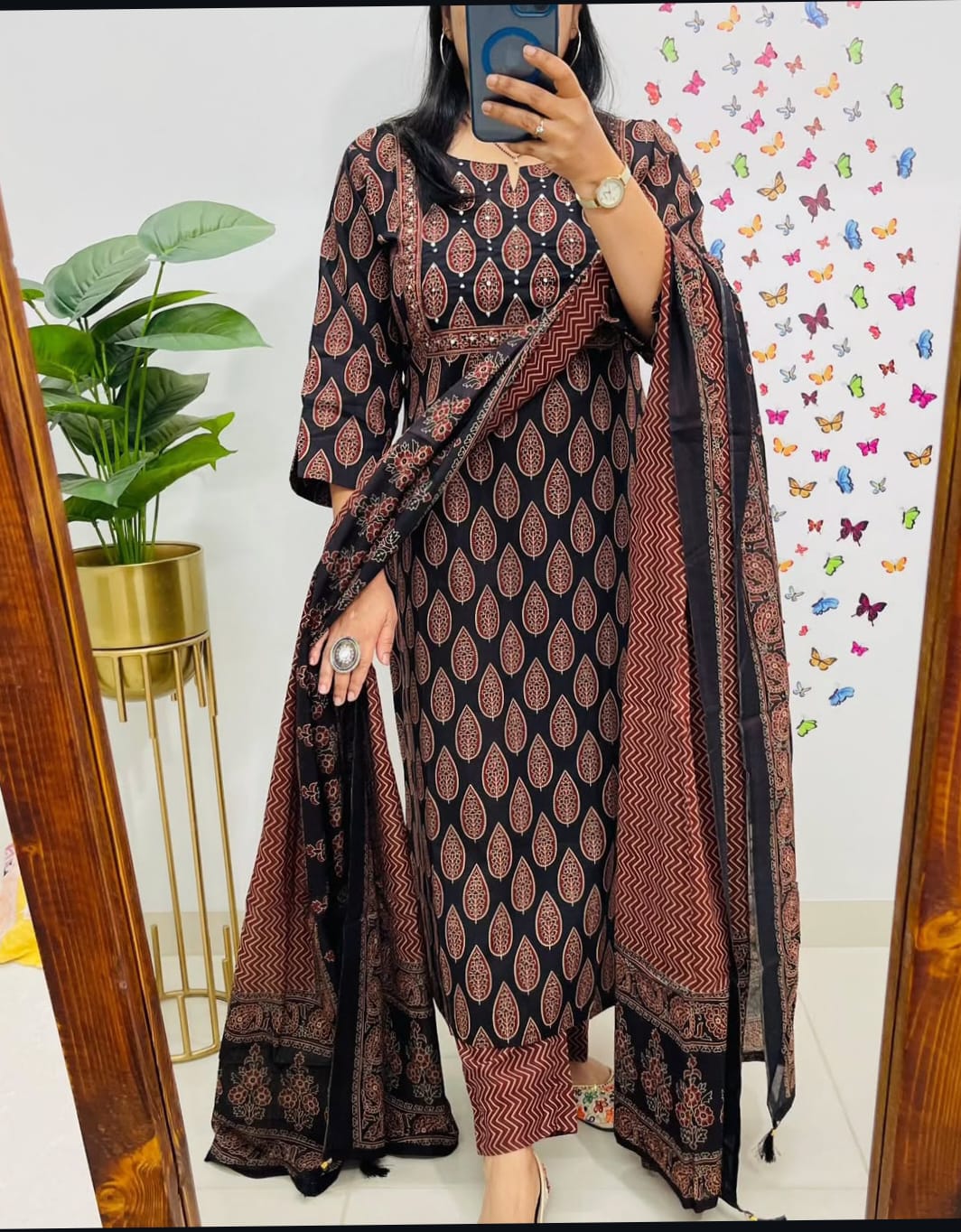 Premium fine cotton with handcrafted work on yoke paired with fine cotton dupatta with pant*....(WARED378)