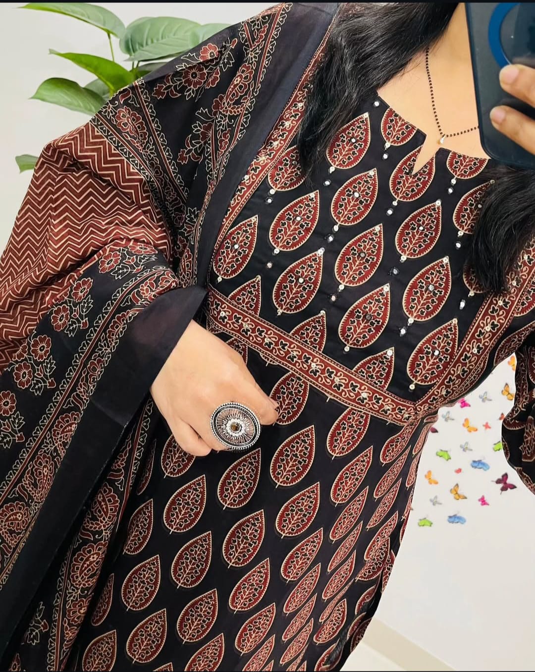 Premium fine cotton with handcrafted work on yoke paired with fine cotton dupatta with pant*....(WARED378)