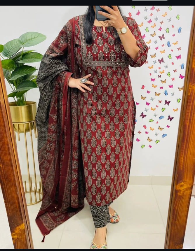 Premium fine cotton with handcrafted work on yoke paired with fine cotton dupatta with pant*....(WARED378)