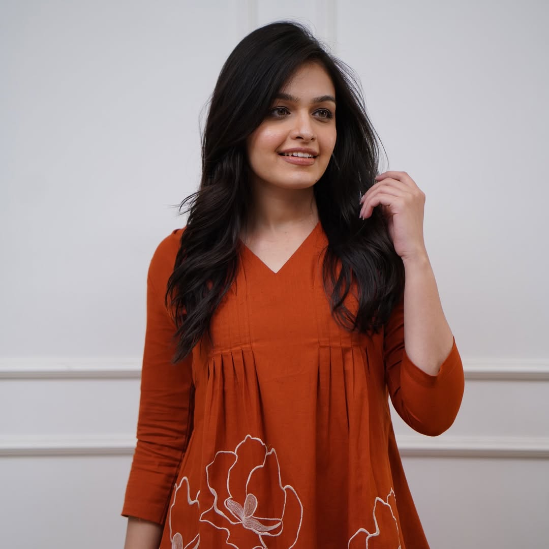 Upgrade your office wear wardrobe with this classy kurti ;embroidery work ;detailing;with 2side pocket pant ;for all day comfort and trendy look🌸🌸(WARED381)