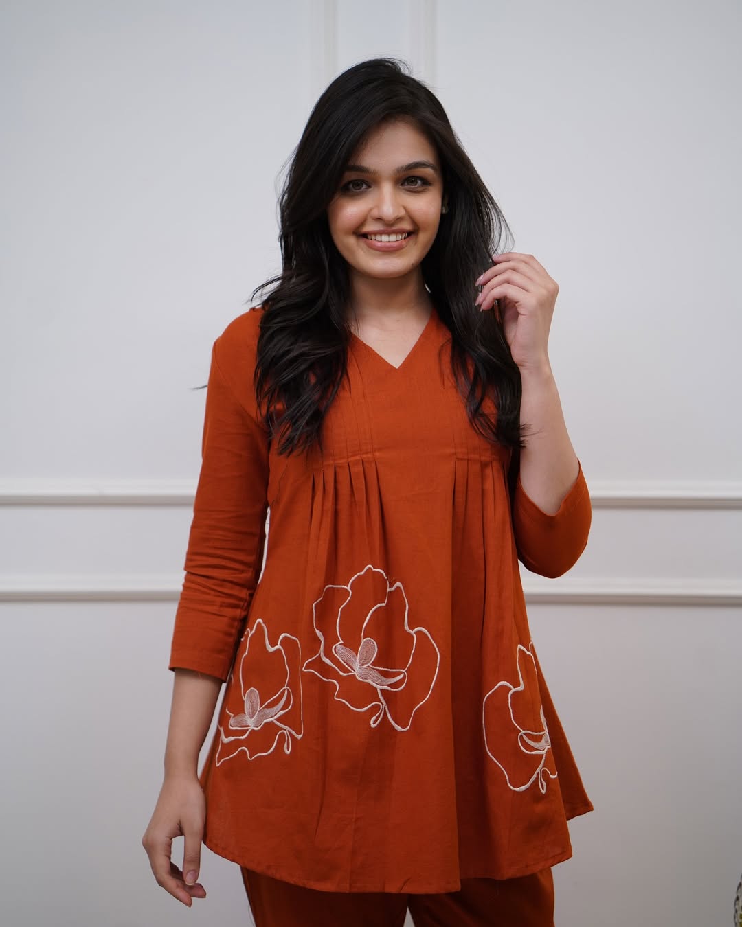 Upgrade your office wear wardrobe with this classy kurti ;embroidery work ;detailing;with 2side pocket pant ;for all day comfort and trendy look🌸🌸(WARED381)