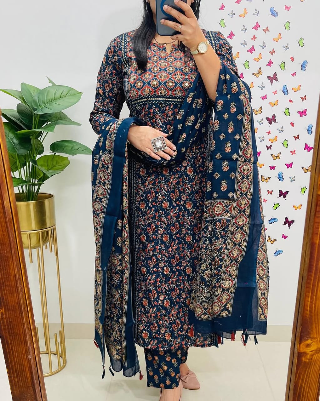 β NEW FULL COTTON PRINT HAND WORK STRAIGHT KURTI PANT MALMAL DUPATTA ARRIVAL ππ(WARED397)