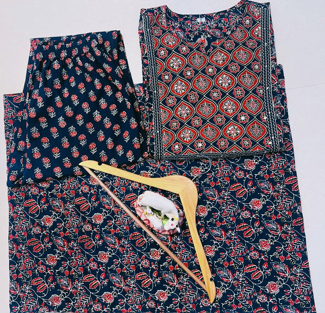 β NEW FULL COTTON PRINT HAND WORK STRAIGHT KURTI PANT MALMAL DUPATTA ARRIVAL ππ(WARED397)