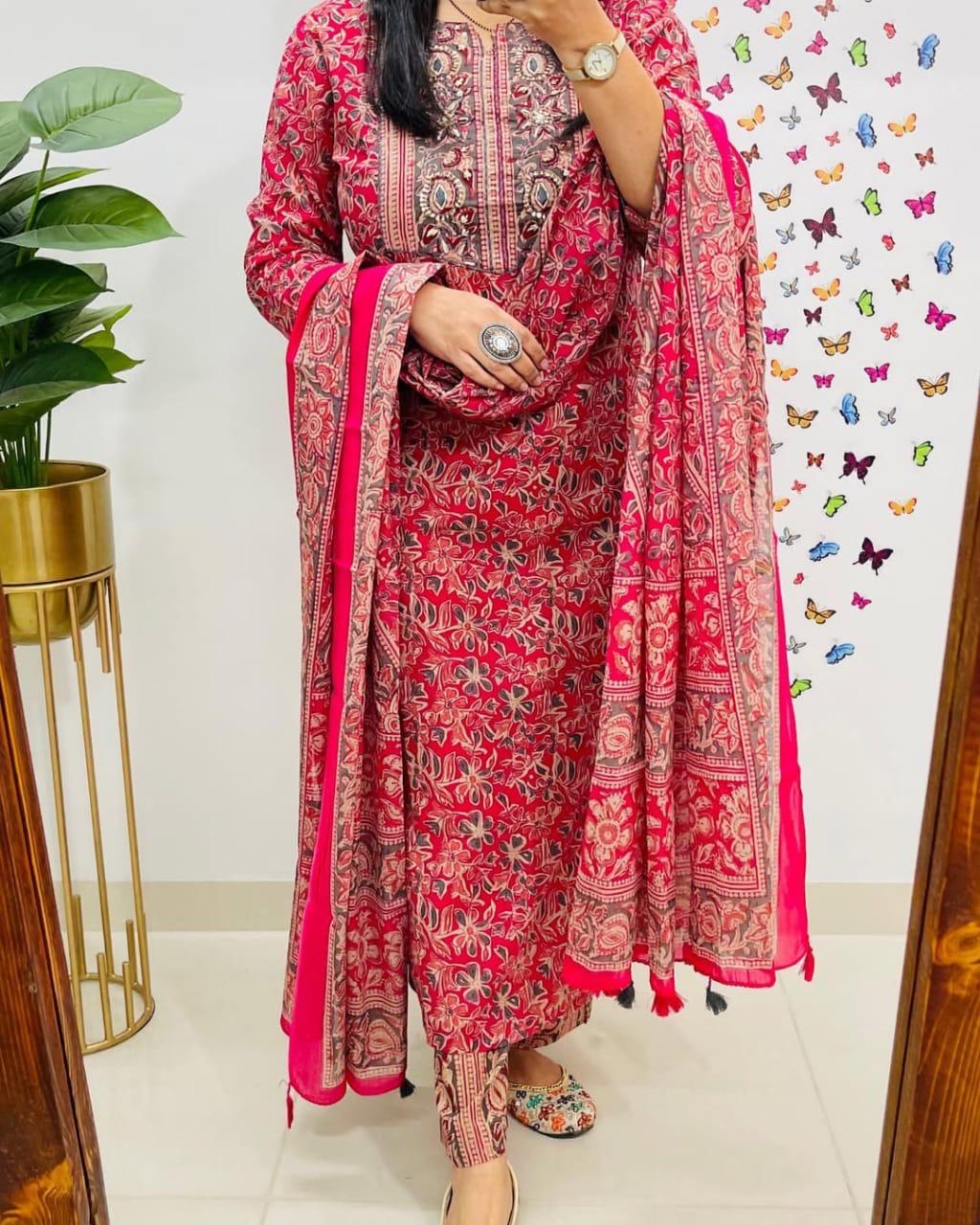 This Kurti,pant dupatta set is perfect for the summer season with its vibrant floral print and confident Plus(WARED417)