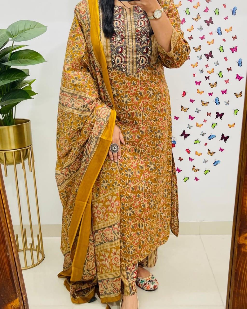 This Kurti,pant dupatta set is perfect for the summer season with its vibrant floral print and confident Plus(WARED416)