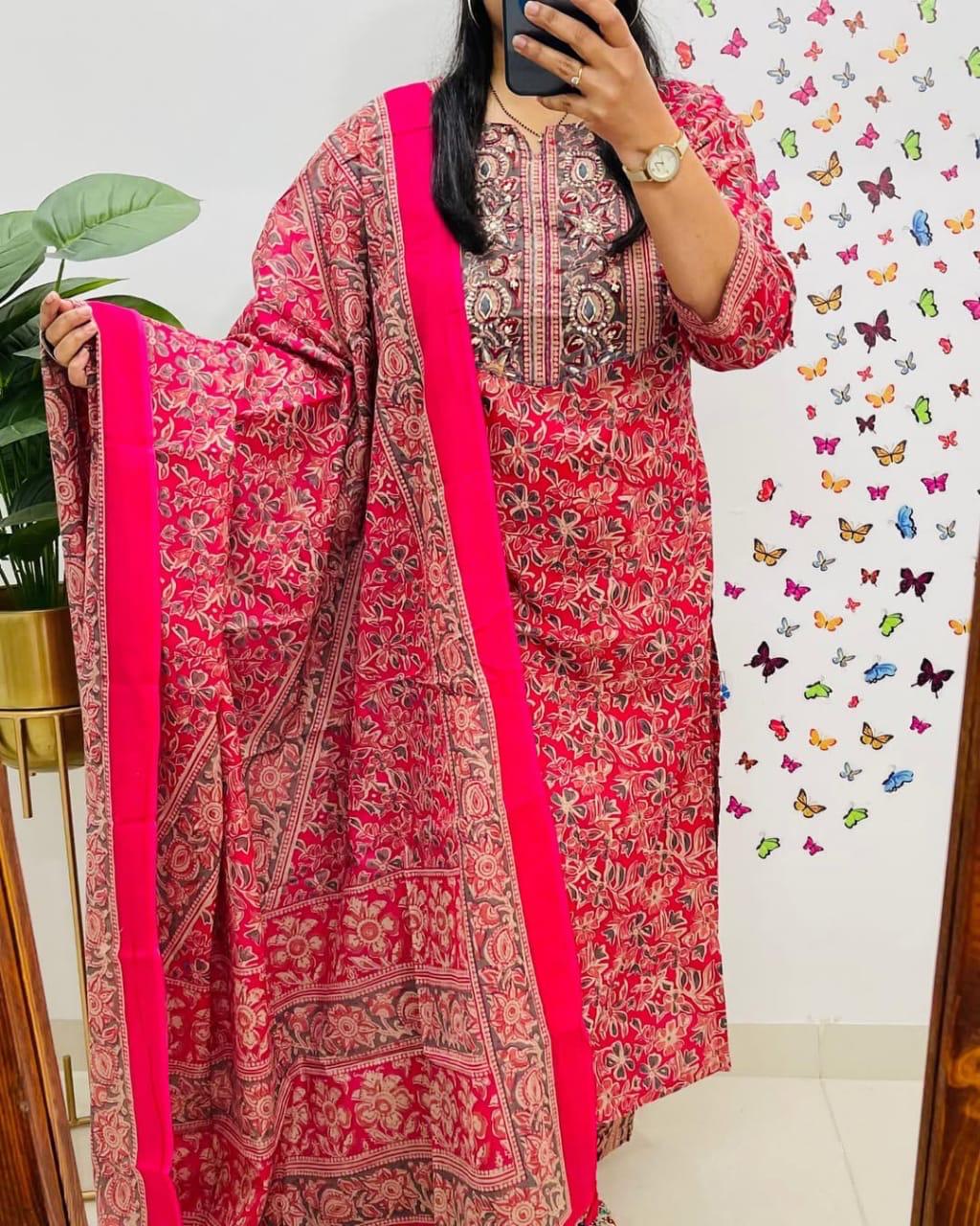 This Kurti,pant dupatta set is perfect for the summer season with its vibrant floral print and confident Plus(WARED417)