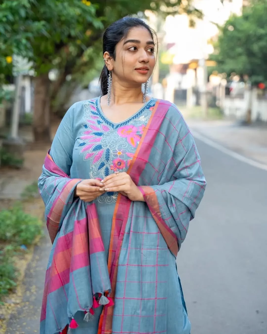 Handloom cotton embroidered kurti paired with handloom embroidered Cotton(WARED420)
