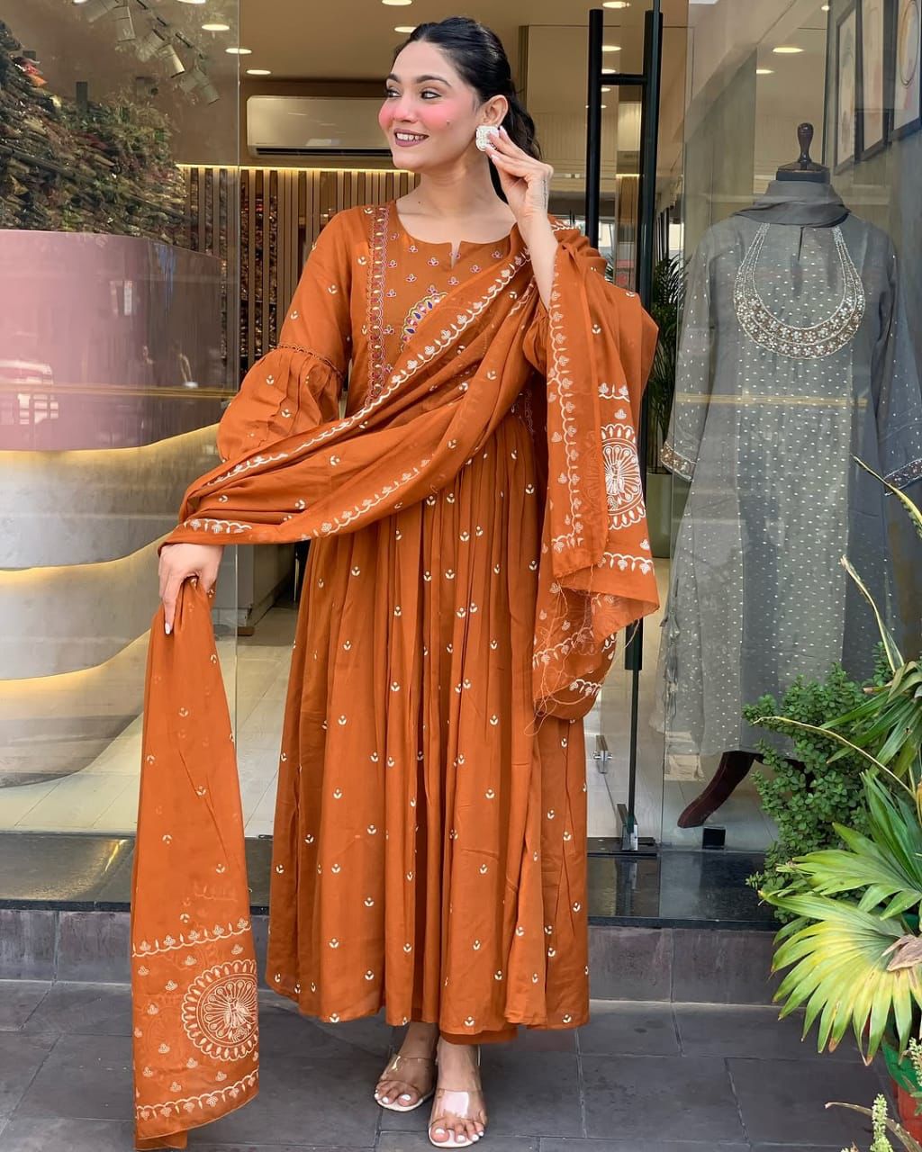 Look straight out of a dreamy movie set as you turn around and walk in this elegant flaired suit(WARED429)