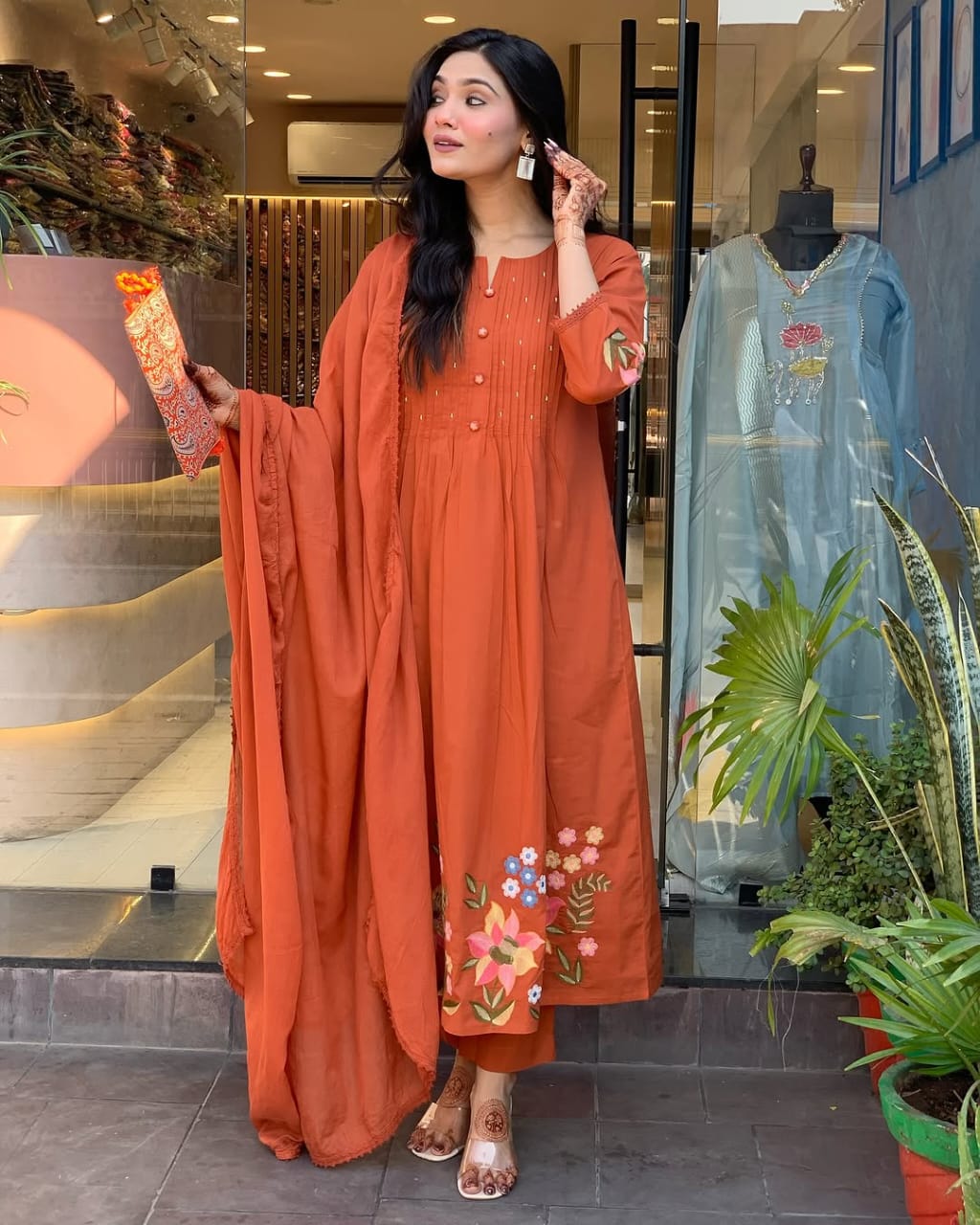 cotton pant with emb full malmal cotton dupatta with crosiya lace.(WARED430)