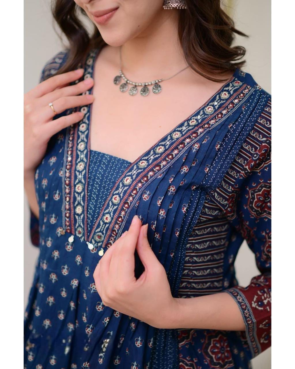 Featuring beautiful Heavy Suit Set which is beautifully decorated with handwork weaving and prints. (WARED431)