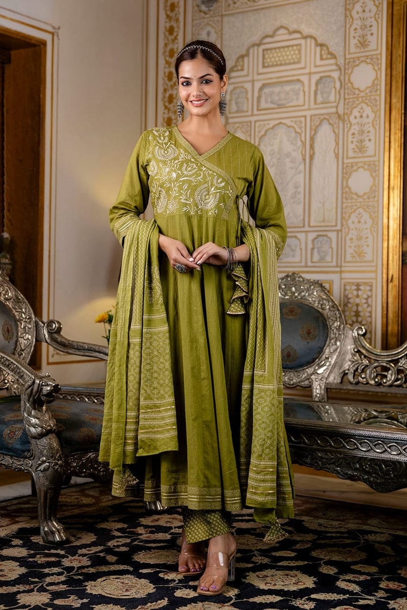 Trending Styling in Famous Floral Embroidery(WARED443)