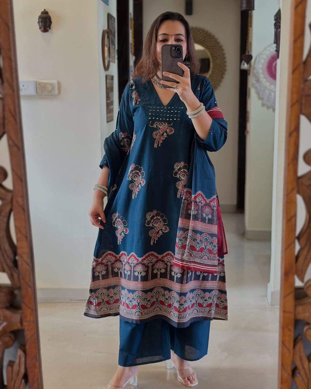 HEVAY DIMOND COTTON FABRIC NECK EMBROIDERY WORK AND PLITES ON YOKE๐๐๐(WARED23)01