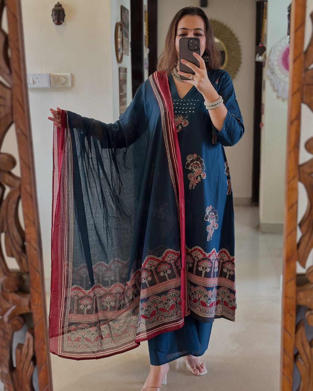 HEVAY DIMOND COTTON FABRIC NECK EMBROIDERY WORK AND PLITES ON YOKE๐๐๐(WARED23)01