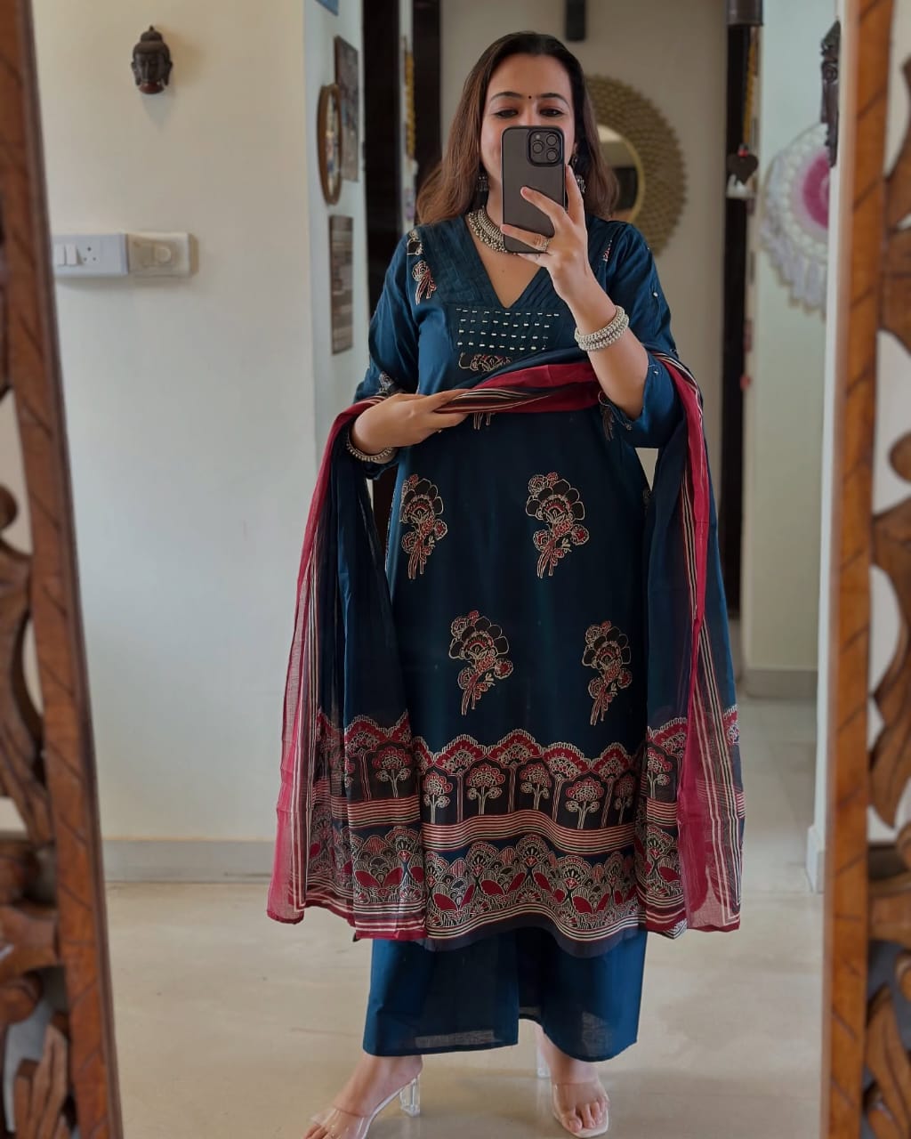 HEVAY DIMOND COTTON FABRIC NECK EMBROIDERY WORK AND PLITES ON YOKE๐๐๐(WARED23)01