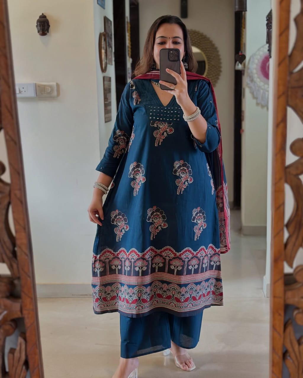 HEVAY DIMOND COTTON FABRIC NECK EMBROIDERY WORK AND PLITES ON YOKE๐๐๐(WARED23)01