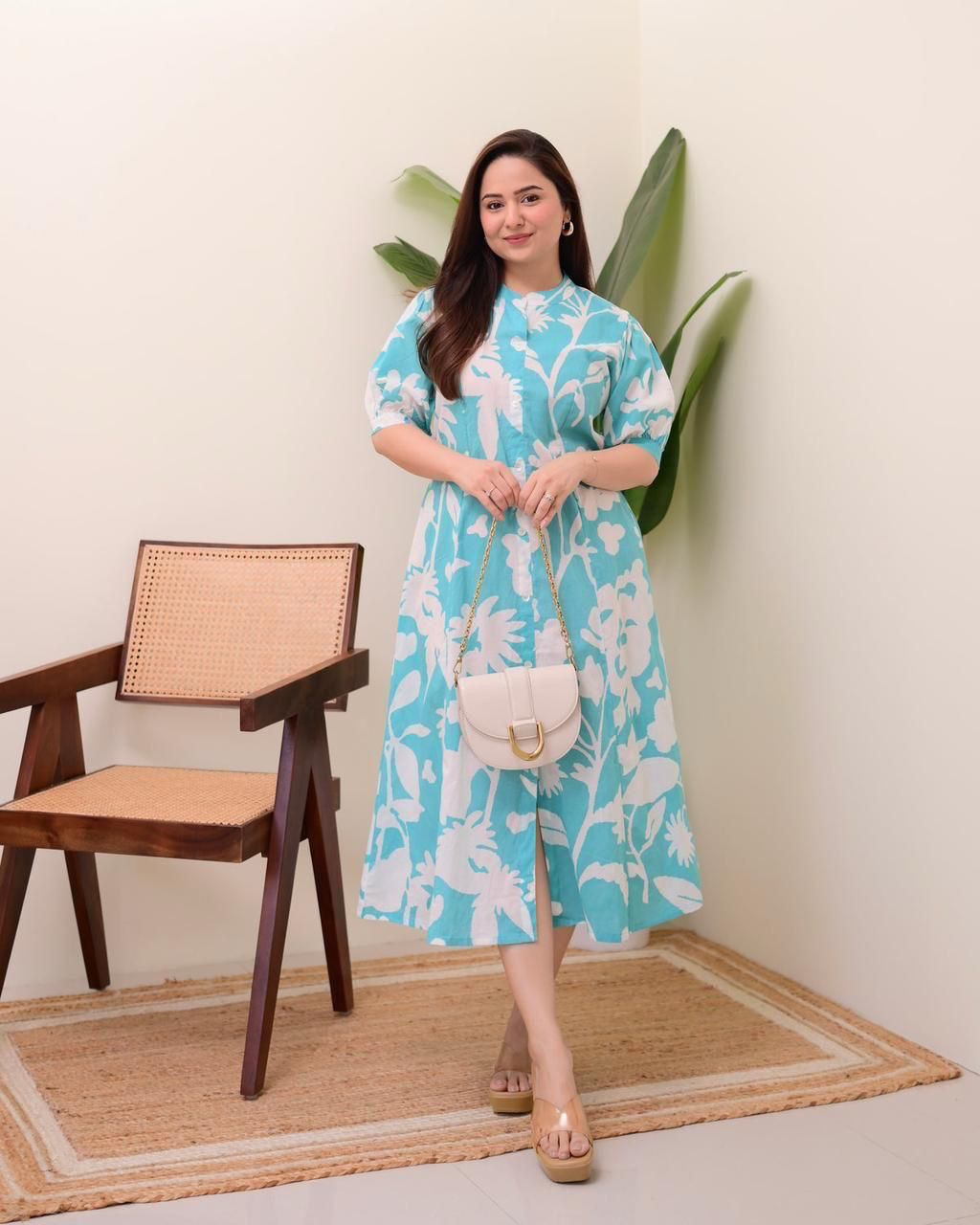 It is decorated with beautiful buttons and amazing floral prints.(WACD133)