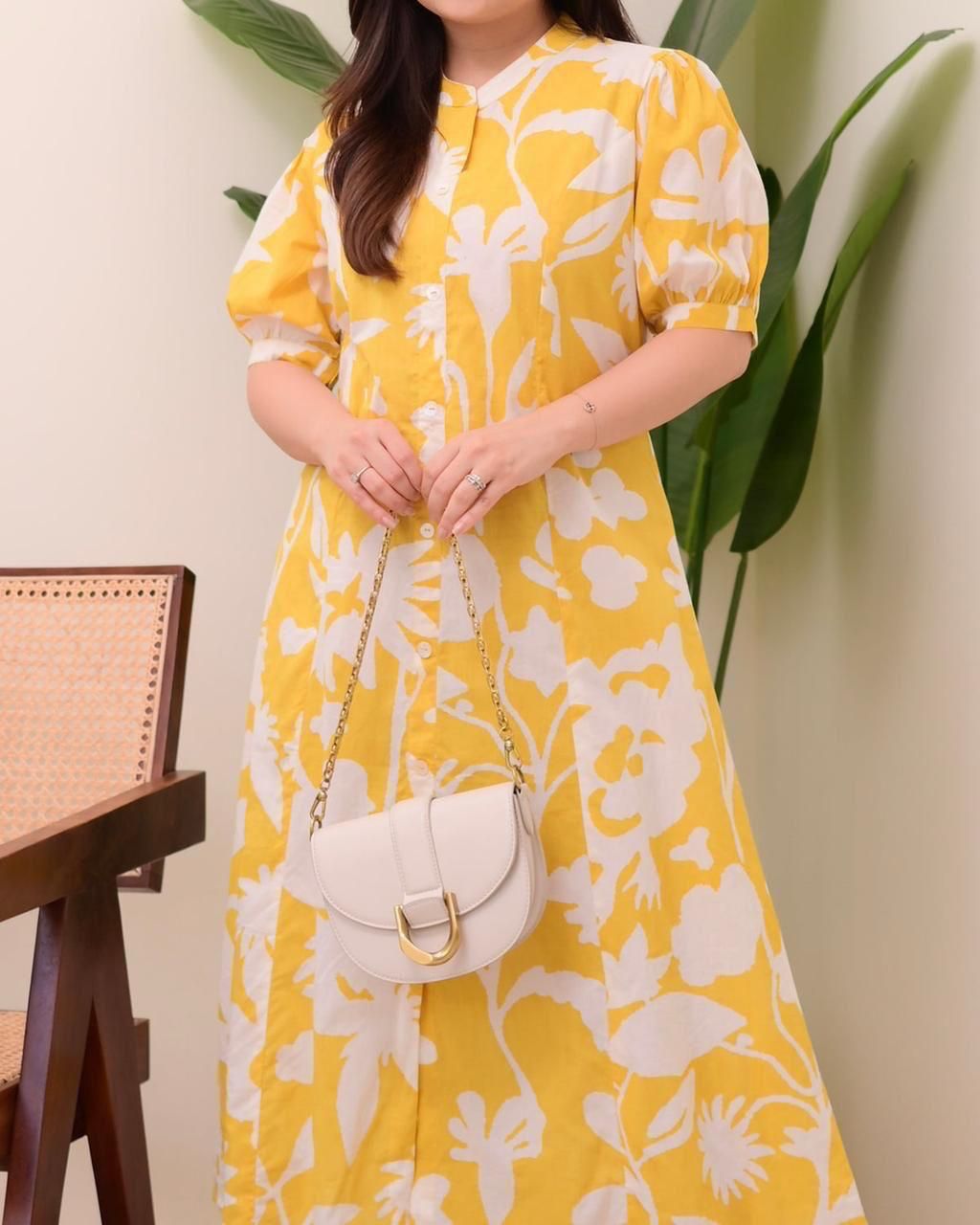 It is decorated with beautiful buttons and amazing floral prints.(WACD134)
