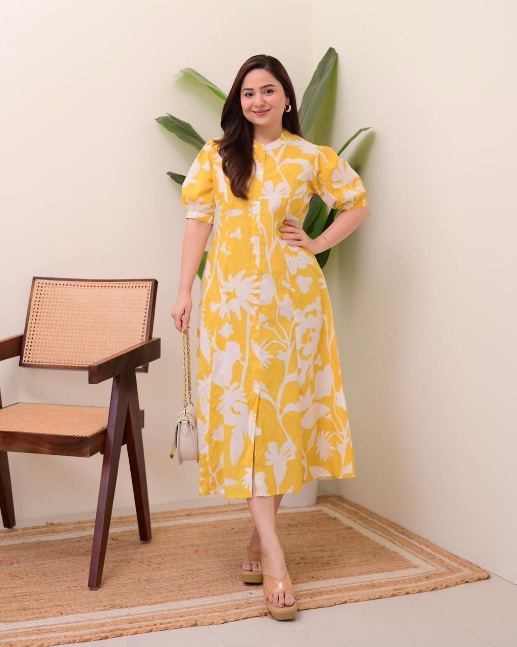 It is decorated with beautiful buttons and amazing floral prints.(WACD134)