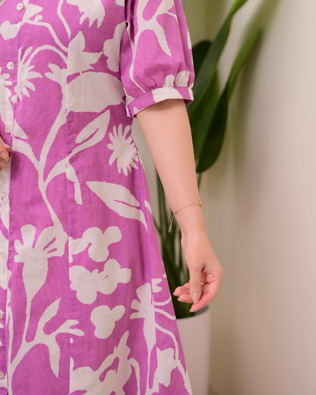 It is decorated with beautiful buttons and amazing floral prints.(WACD135)