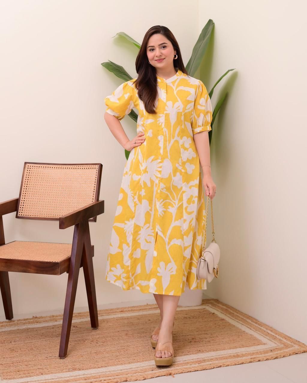 It is decorated with beautiful buttons and amazing floral prints.(WACD134)