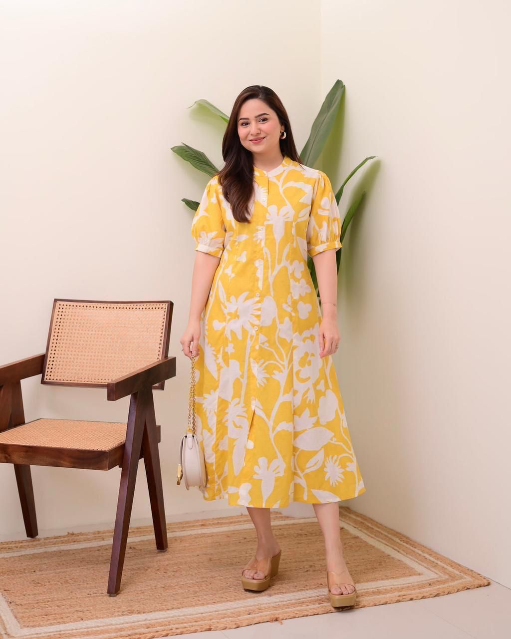 It is decorated with beautiful buttons and amazing floral prints.(WACD134)