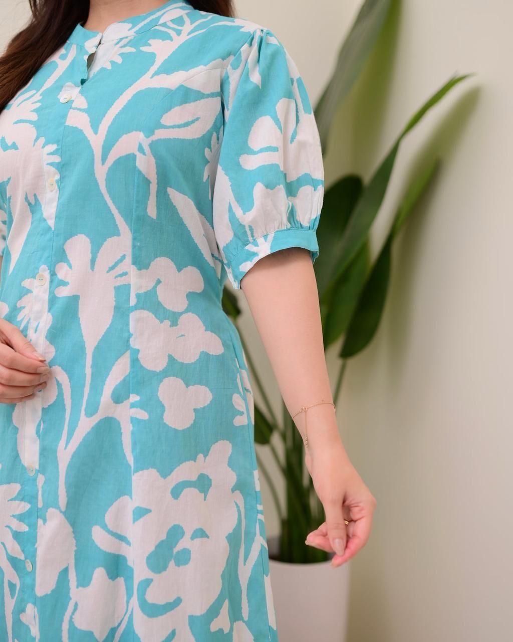 It is decorated with beautiful buttons and amazing floral prints.(WACD133)
