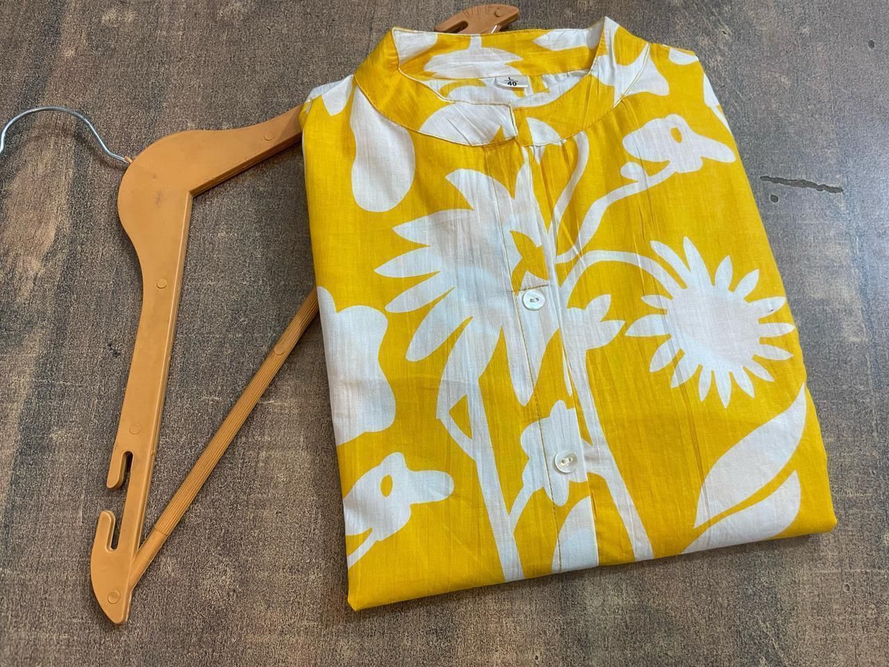 It is decorated with beautiful buttons and amazing floral prints.(WACD134)